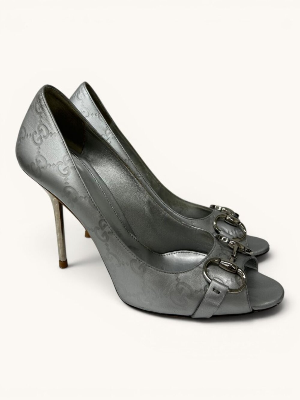 Stunning Gucci Metallic Silver Guccissima Peep-Toe Pumps, Size 8.5 B